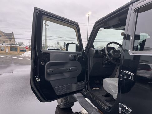 Used 2007 Jeep Wrangler Unlimited Sahara image 28