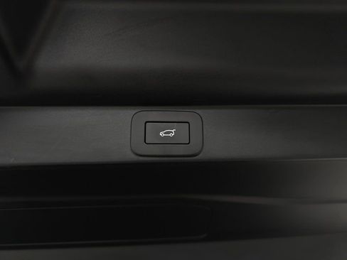 Used 2025 Land Rover Range Rover SE image 7