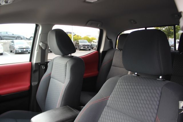 Used 2021 Toyota Tacoma SR5 AWD/4WD image 20