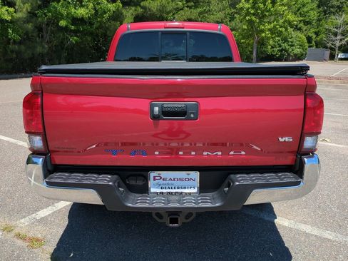 Used 2018 Toyota Tacoma TRD Off-Road AWD/4WD image 5