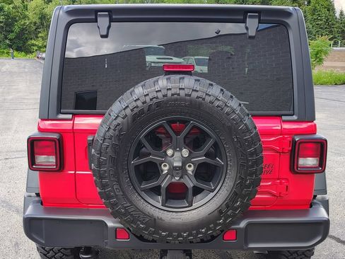 Used 2025 Jeep Wrangler Sport AWD/4WD image 8