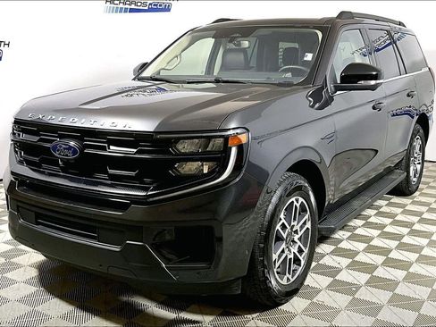 Used 2025 Ford Expedition Active AWD/4WD image 1