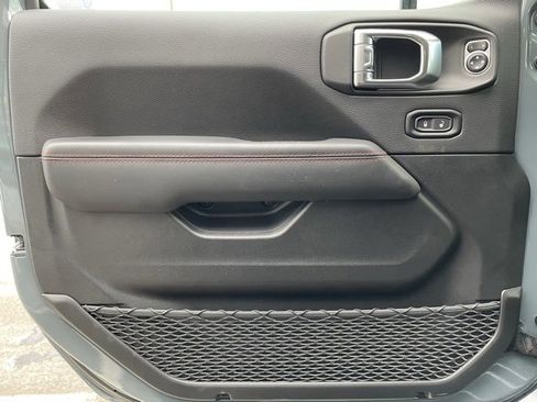 Used 2025 Jeep Gladiator Rubicon w/ Convenience Group image 9