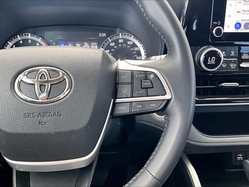 Used 2025 Toyota Highlander LE image 21