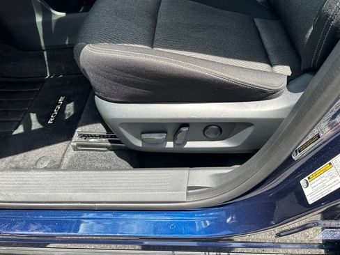 Certified 2025 Nissan Rogue SV FWD image 21