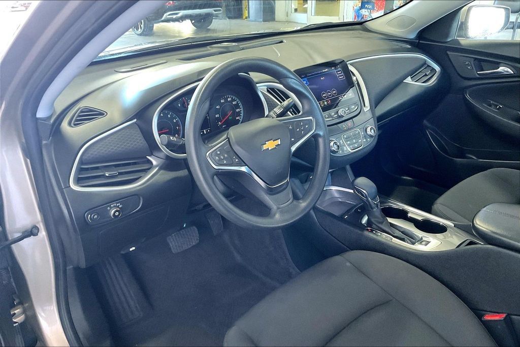 Used 2024 Chevrolet Malibu LT FWD image 4