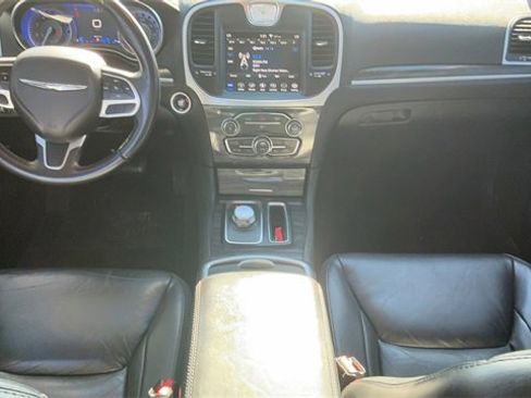 Used 2018 Chrysler 300 Touring L image 14