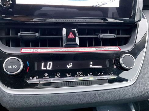 Used 2025 Toyota Corolla LE FWD image 30
