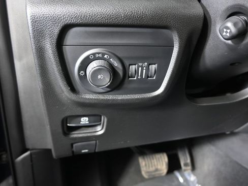 Used 2023 Jeep Grand Cherokee Limited w/ Luxury Tech Group II image 24