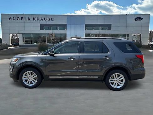 Used 2017 Ford Explorer XLT FWD image 4