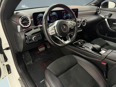 Used 2023 Mercedes-Benz CLA 250 image 4