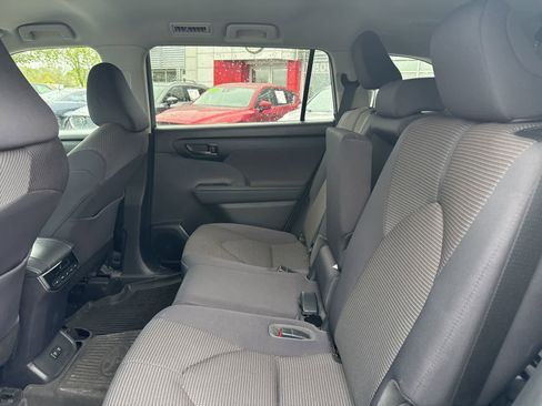 Used 2020 Toyota Highlander L AWD/4WD image 17