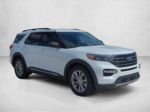 Used 2021 Ford Explorer XLT w/ Equipment Group 202A RWD image 3