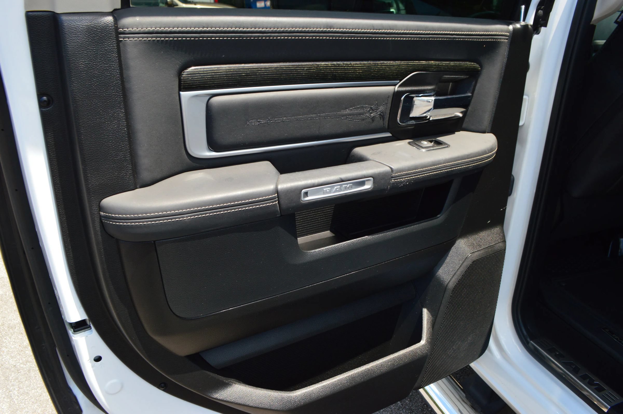 Used 2015 RAM 1500 Limited AWD/4WD image 19