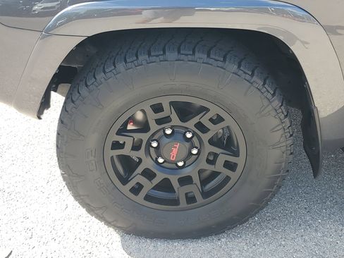 Used 2022 Toyota 4Runner SR5 image 9