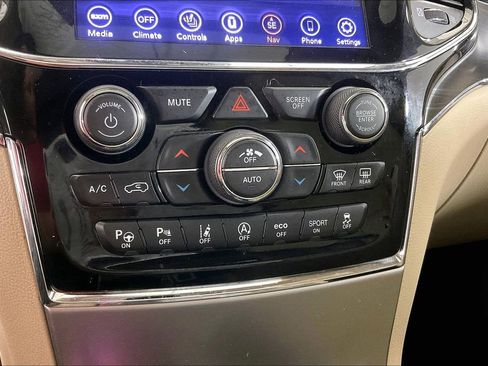 Used 2019 Jeep Grand Cherokee Limited image 33