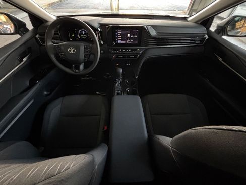 Used 2025 Toyota Camry LE image 35