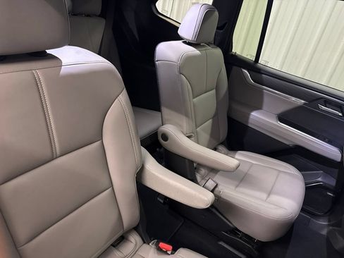 Used 2026 GMC Acadia Elevation w/ Elevation Premium Package FWD image 19