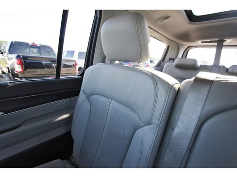 Used 2023 Jeep Wagoneer 4WD w/ Premium Group I image 14