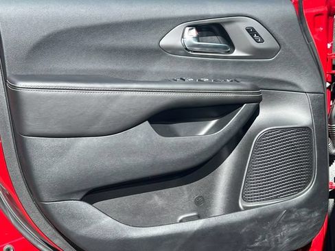 New 2026 Chrysler Pacifica Select AWD/4WD image 12