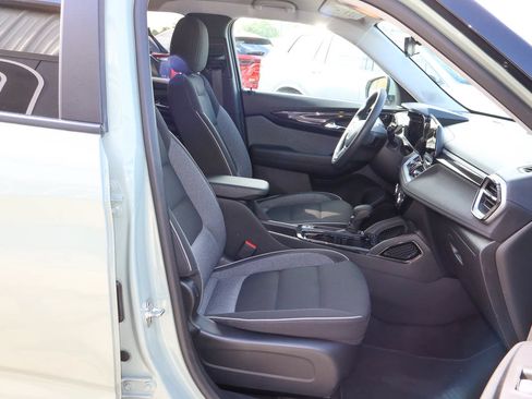 Used 2025 Chevrolet TrailBlazer LT AWD/4WD image 22