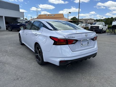 Used 2024 Nissan Altima 2.5 SR w/ SR Premium Package FWD image 12