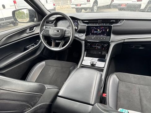 Used 2023 Jeep Grand Cherokee L Laredo AWD/4WD image 19