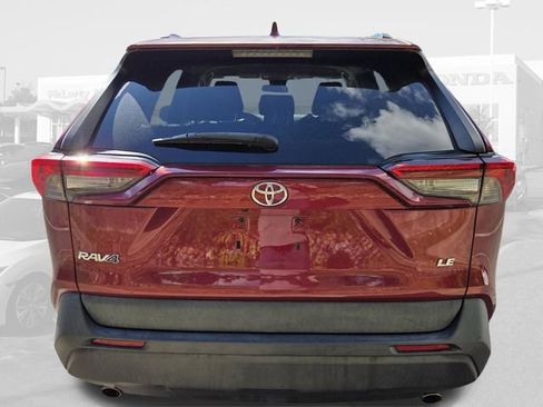 Used 2021 Toyota RAV4 LE FWD image 4
