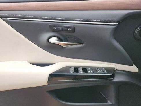 Certified 2025 Lexus ES 300h w/ Premium Package image 28
