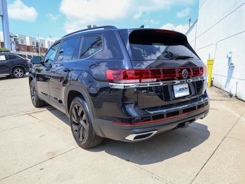 Used 2024 Volkswagen Atlas SE FWD image 3
