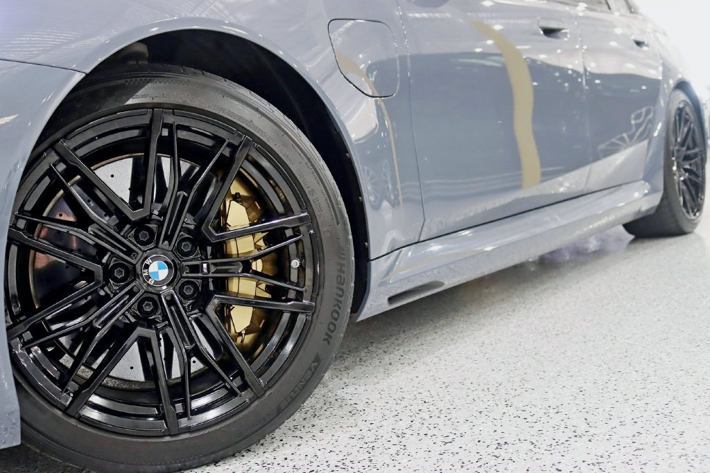 Used 2025 BMW M5 w/ Carbon Package AWD/4WD image 4