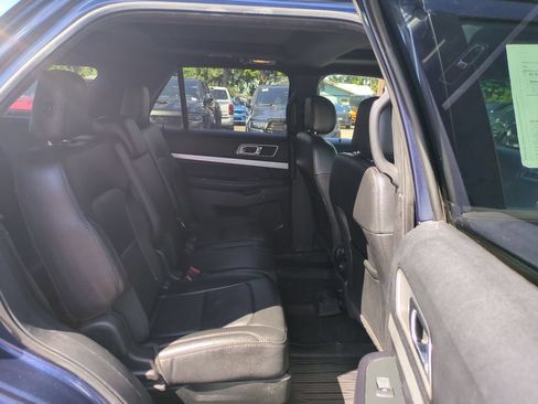 Used 2017 Ford Explorer XLT w/ Equipment Group 202A AWD/4WD image 15