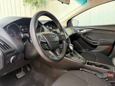 Used 2016 Ford Focus SE FWD image 11