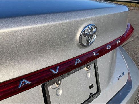 Used 2020 Toyota Avalon XLE image 30