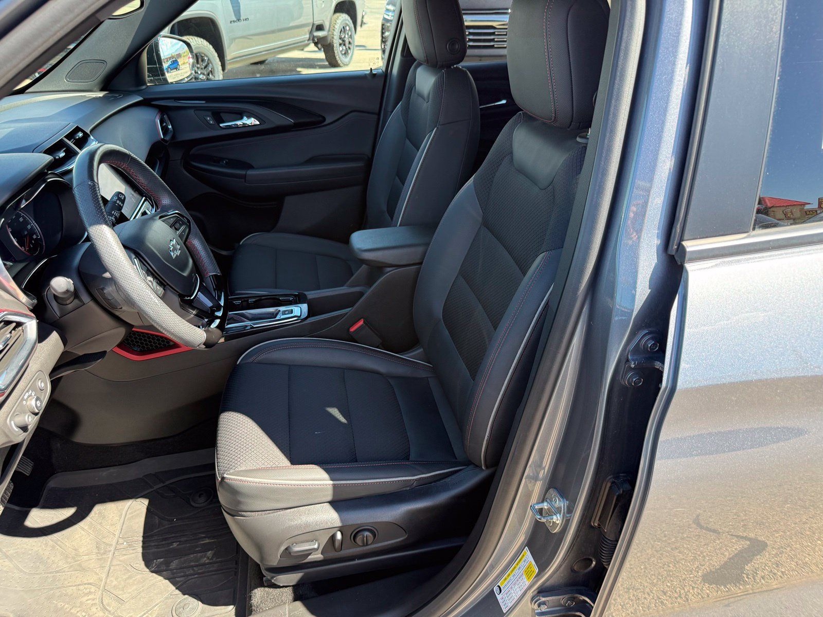 Used 2022 Chevrolet TrailBlazer RS w/ Sun and Liftgate Package AWD/4WD image 31