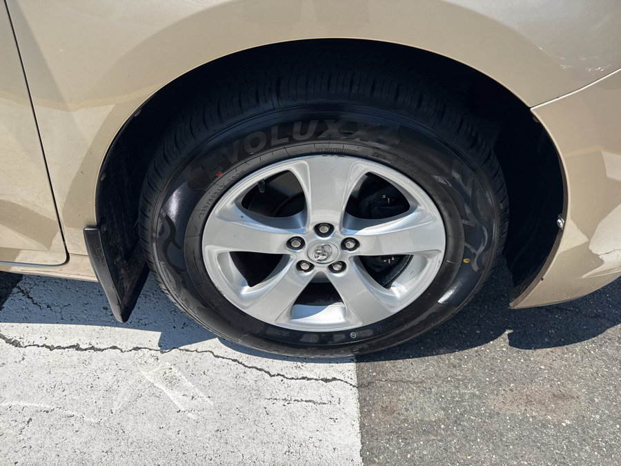 Used 2013 Toyota Sienna LE FWD image 12