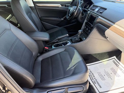 Used 2017 Volkswagen Passat 1.8T SE image 21