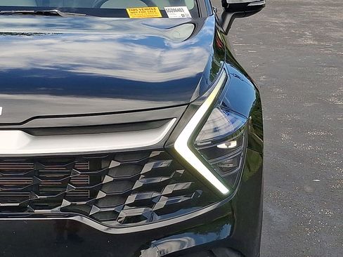 Used 2025 Kia Sportage EX FWD image 28
