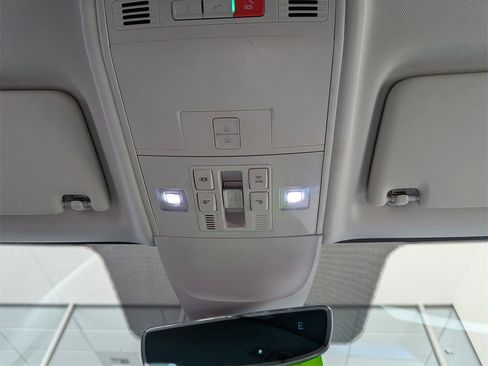 Certified 2022 Volkswagen Taos SE w/ Panoramic Sunroof Package image 28