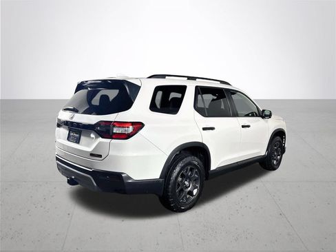 Used 2024 Honda Pilot TrailSport image 6