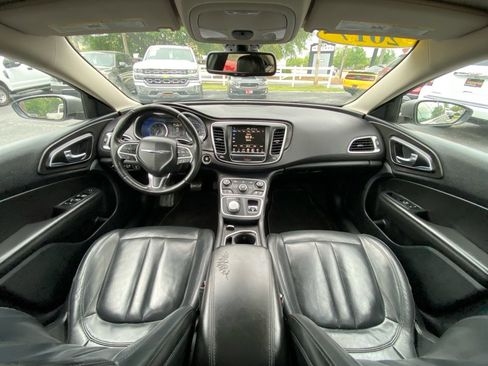 Used 2017 Chrysler 200 Limited Platinum image 13