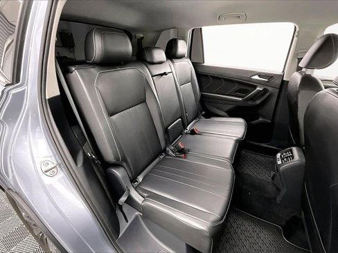 Used 2024 Volkswagen Tiguan SE image 27