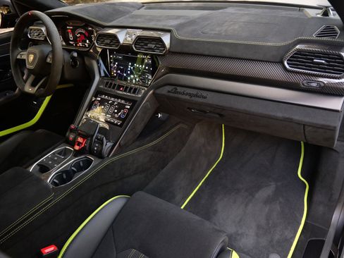 Used 2024 Lamborghini Urus Performante image 36