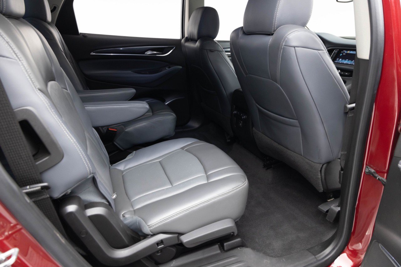 Used 2019 Buick Enclave Essence FWD image 18