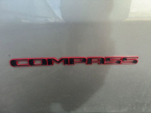 Used 2024 Jeep Compass Trailhawk image 10