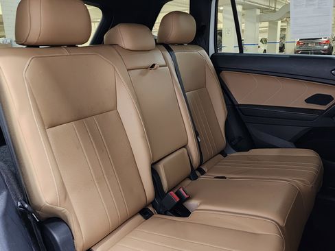 Used 2022 Volkswagen Tiguan SE image 19