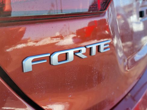 Used 2023 Kia Forte LXS w/ LXS Technology Package image 6