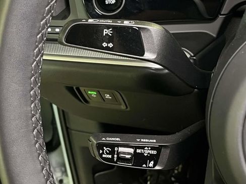 Certified 2025 Porsche Cayenne Coupe AWD/4WD image 41