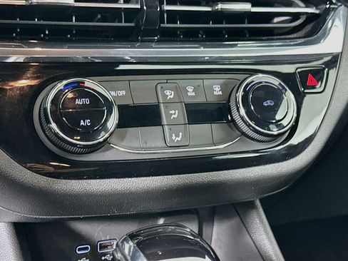 Used 2025 Buick Envista Sport Touring FWD image 23