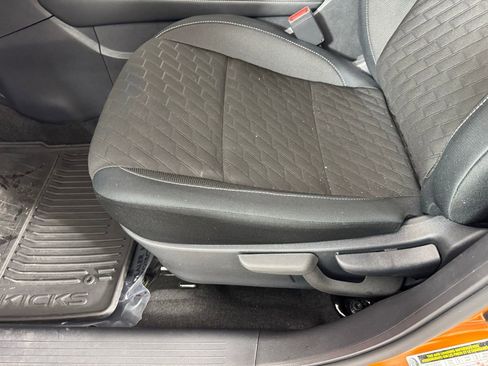 Used 2023 Nissan Kicks SV image 11